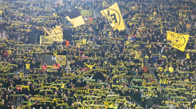 Les meilleures chants dans les stades de football