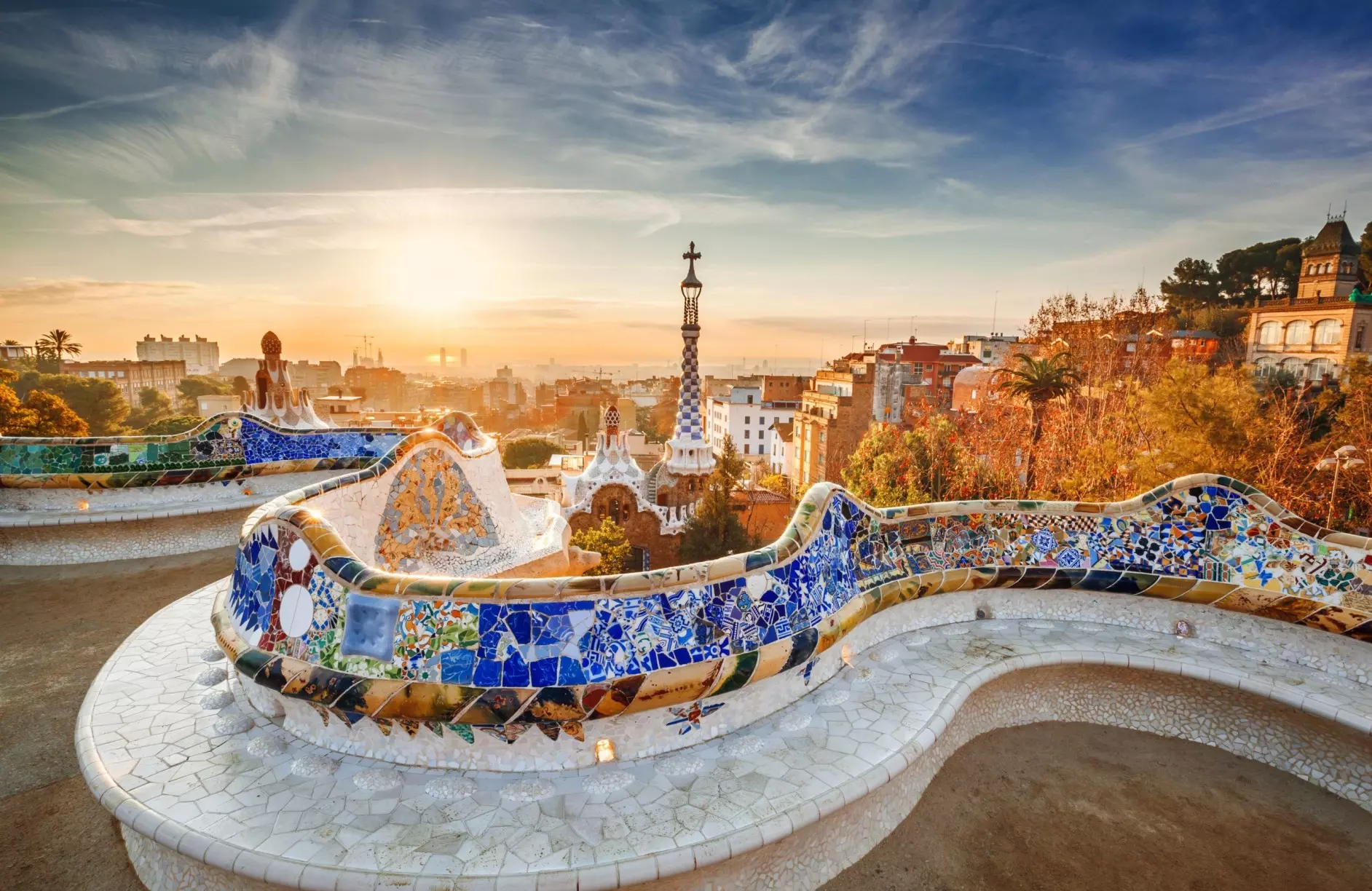 Hvorfor du bør besøke Barcelona: 10 grunner