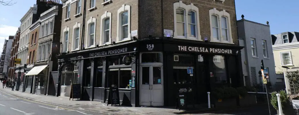 Chelsea pensioner voetbalreis London bar