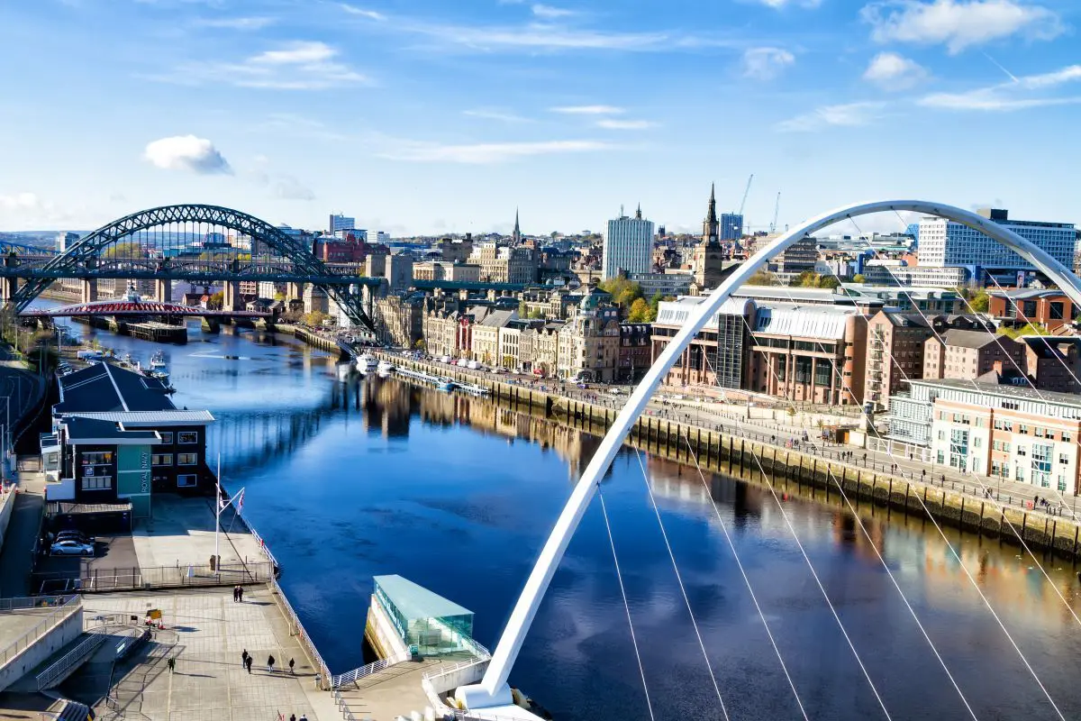 NEWCASTLEe NEWCASTLEe