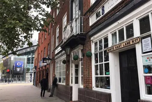 no8 pub voetbalreis