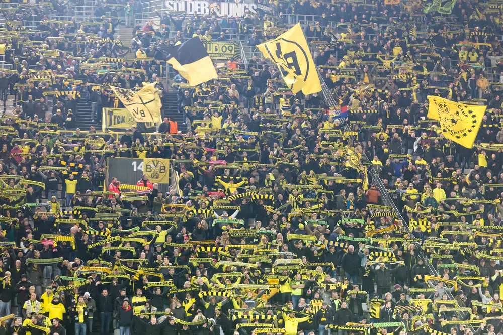 Dortmund,,Germany-,December,10,,2015:,Dortmund,Fans,Celebrating,For,Their
