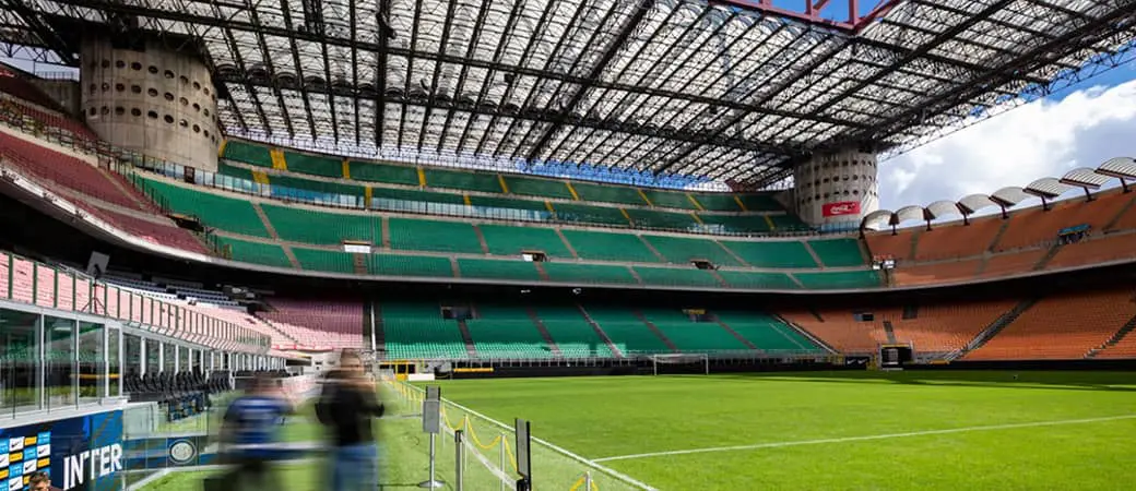 Visita al estadio durante el viaje de fútbol del AC Milan.